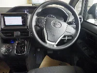Цена авто Toyota Voxy с аукционов Японии, номер кузова ZRR80G, пробег 155 000, оценка 2