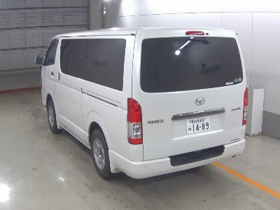 TOYOTA HIACE VAN