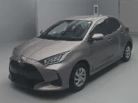 Цена авто Toyota Yaris с аукционов Японии, номер кузова MXPH10, пробег 15 000, оценка 7