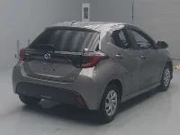 Цена авто Toyota Yaris с аукционов Японии, номер кузова MXPH10, пробег 15 000, оценка 7