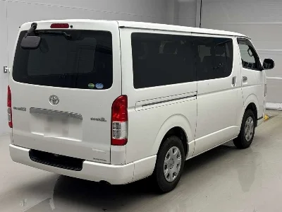 TOYOTA REGIUS VAN
