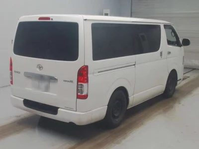 TOYOTA HIACE VAN