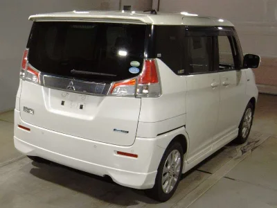 MITSUBISHI DELICA D2