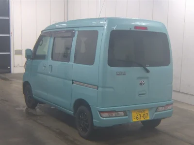 TOYOTA PIXIS VAN