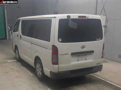 TOYOTA REGIUS VAN