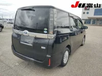 Цена авто Toyota Voxy с аукционов Японии, номер кузова ZWR80G, пробег 168 000, оценка 6