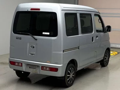 TOYOTA PIXIS VAN
