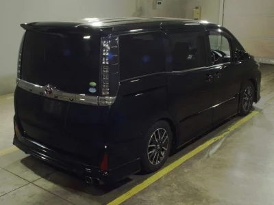 Статистика аукционов Toyota Voxy