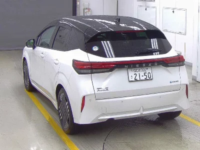 NISSAN AURA