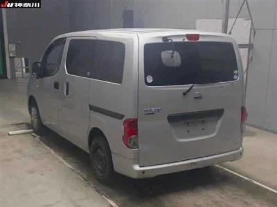 NISSAN NV200