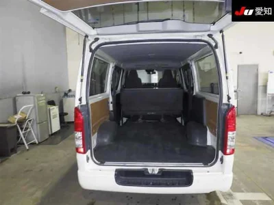 TOYOTA HIACE VAN