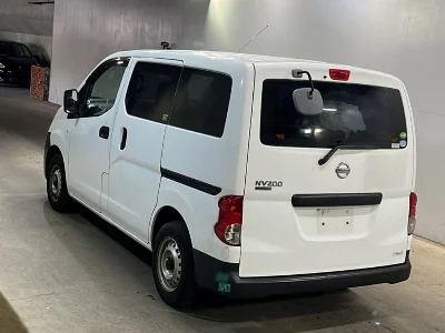 NISSAN NV200