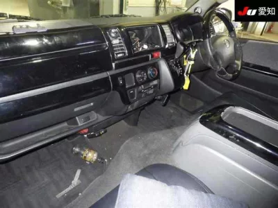 TOYOTA REGIUS VAN