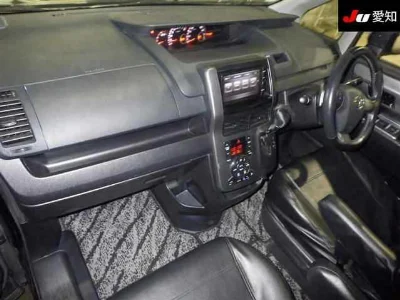Статистика аукционов Toyota Voxy