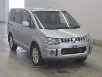 MITSUBISHI DELICA D5