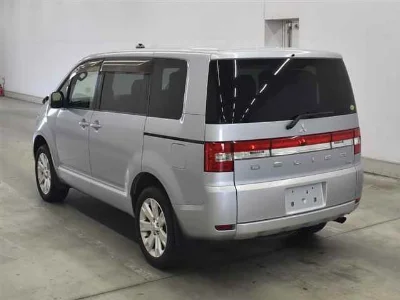 MITSUBISHI DELICA D5