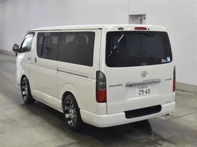 TOYOTA REGIUS VAN