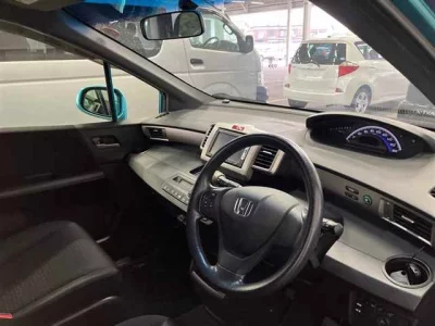 HONDA FREED SPIKE