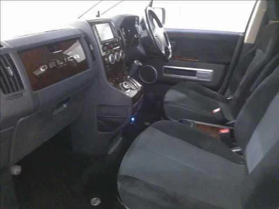 MITSUBISHI DELICA D5
