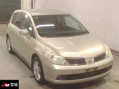 NISSAN TIIDA