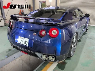 NISSAN GT-R