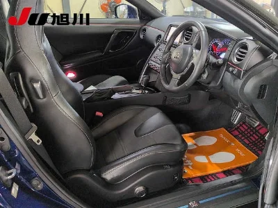 NISSAN GT-R