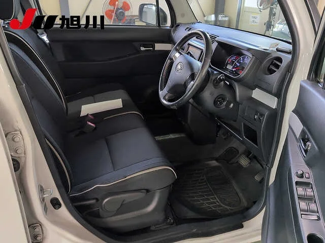 Toyota Pixis Space  с аукциона в Японии