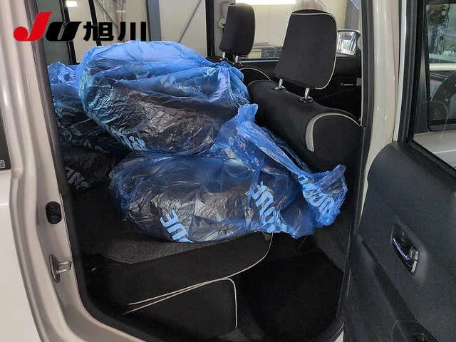 Toyota Pixis Space  с аукциона в Японии