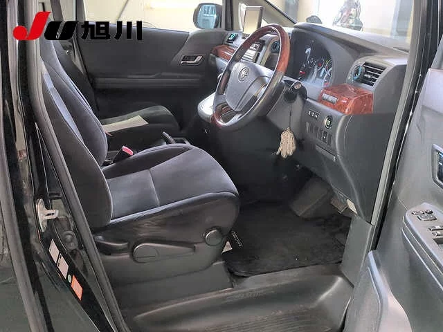Toyota Vellfire  с аукциона в Японии