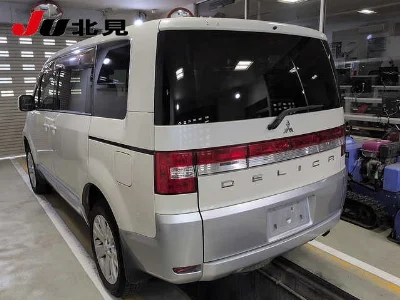 MITSUBISHI DELICA D5