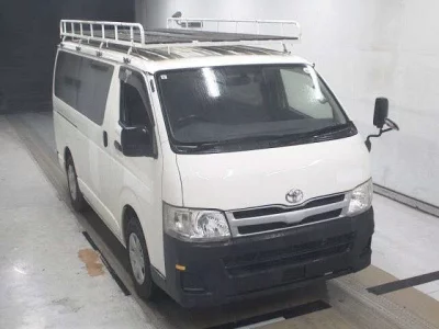 TOYOTA HIACE VAN