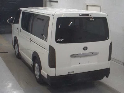 TOYOTA HIACE VAN