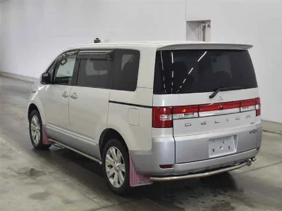 MITSUBISHI DELICA D5