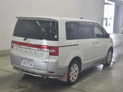 MITSUBISHI DELICA D5