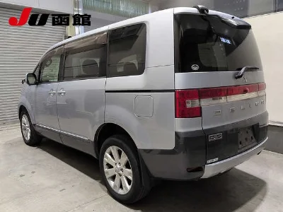 MITSUBISHI DELICA D5