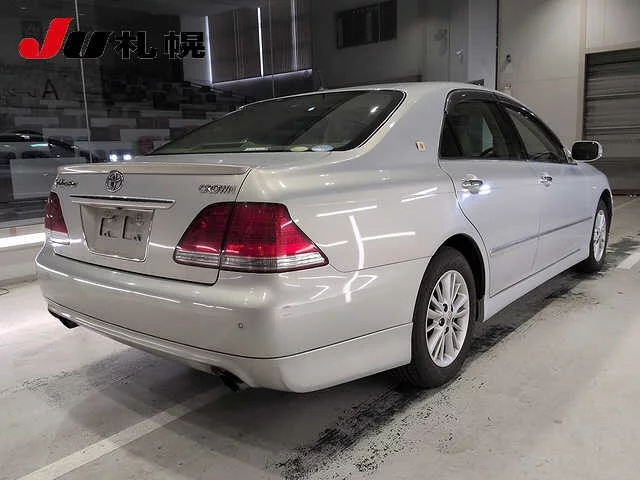 Toyota Crown  с аукциона в Японии