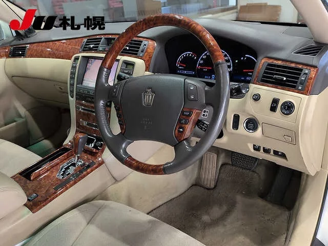 Toyota Crown  с аукциона в Японии