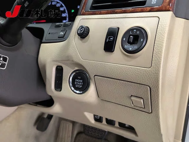 Toyota Crown  с аукциона в Японии