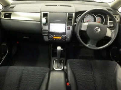 NISSAN TIIDA