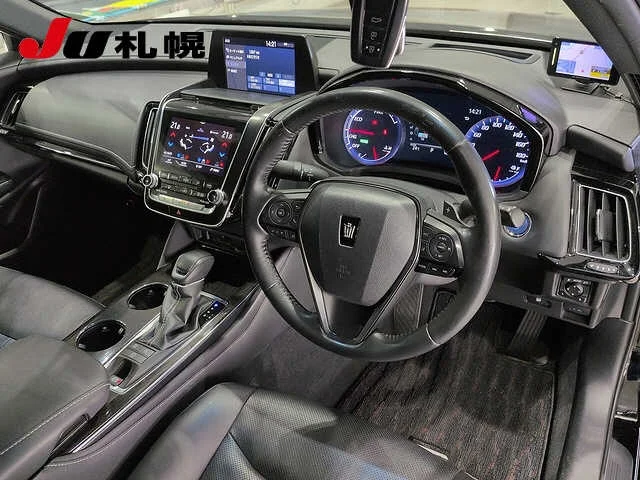 Toyota Crown  с аукциона в Японии