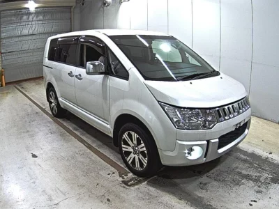MITSUBISHI DELICA D5