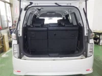 Цена авто Nissan Elgrand с аукционов Японии, номер кузова TNE52, пробег 185 000, оценка 6