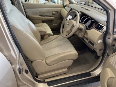 NISSAN TIIDA