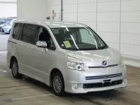 Цена авто Toyota Voxy с аукционов Японии, номер кузова ZRR70W, пробег 150 000, оценка 7
