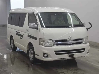TOYOTA HIACE