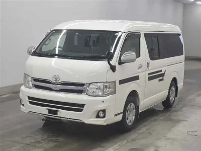 TOYOTA HIACE