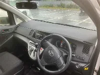 Цена авто Toyota Isis с аукционов Японии, номер кузова ZGM15W, пробег 129 000, оценка 6