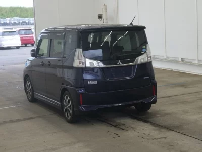 MITSUBISHI DELICA D2