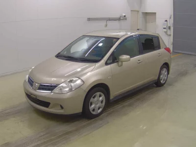 NISSAN TIIDA