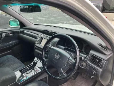 Toyota Crown Estate